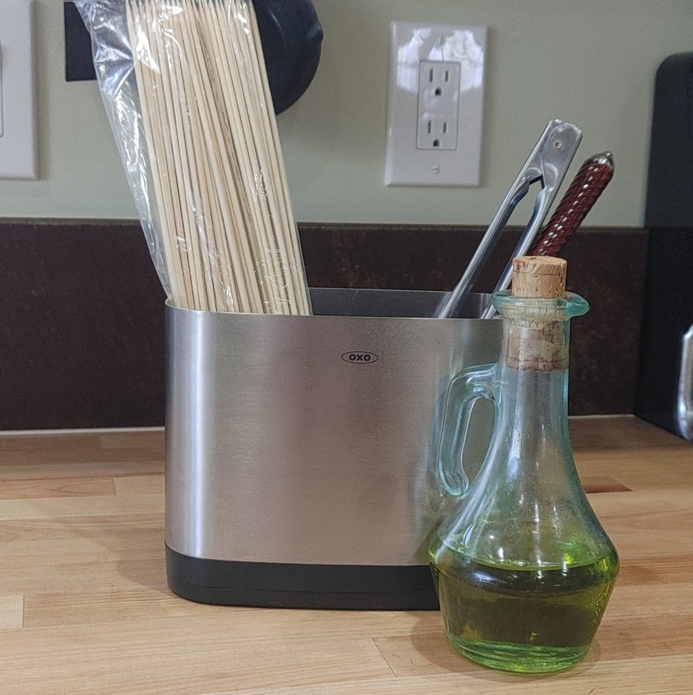 Kitchen utensils holder